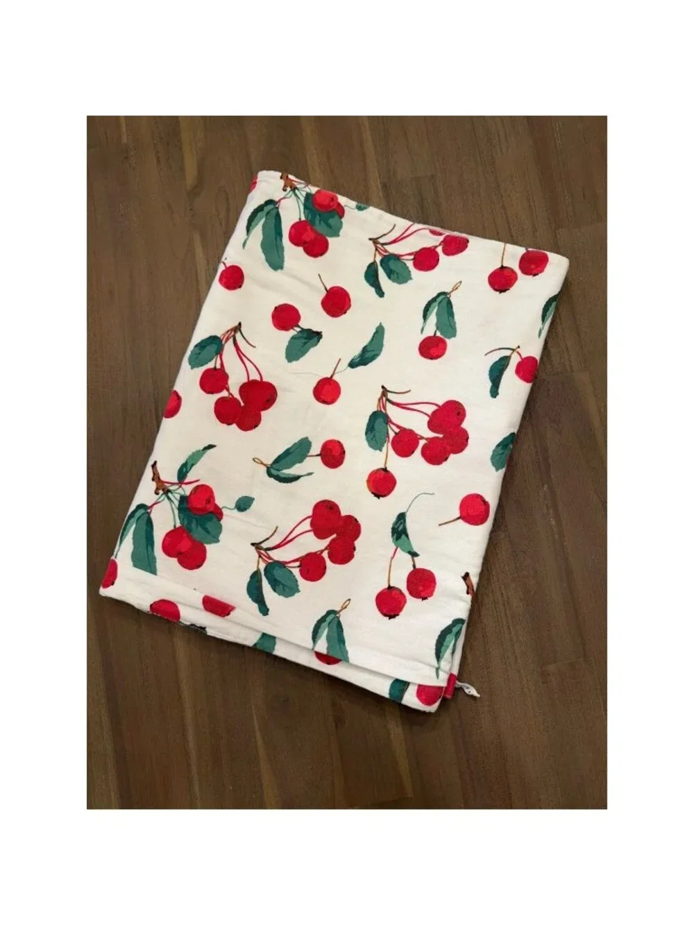 Pottery Barn Cherry Print Table Runner Cherries 17